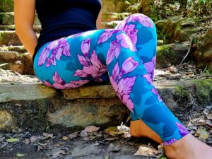 Sold on Ⓜ️ lularoe OS leggings teal flower print  Leggings are not pants,  Teal flowers, Flower prints